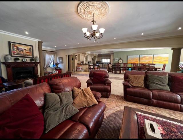 6 BEDROOM HOUSE FOR SALE IN LEEUWFONTEIN ESTATE